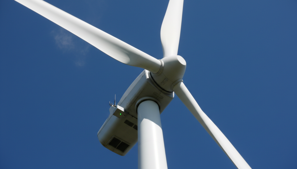 Sensor digital de dados instalado no topo de uma turbina eólica atuando na transição energética.